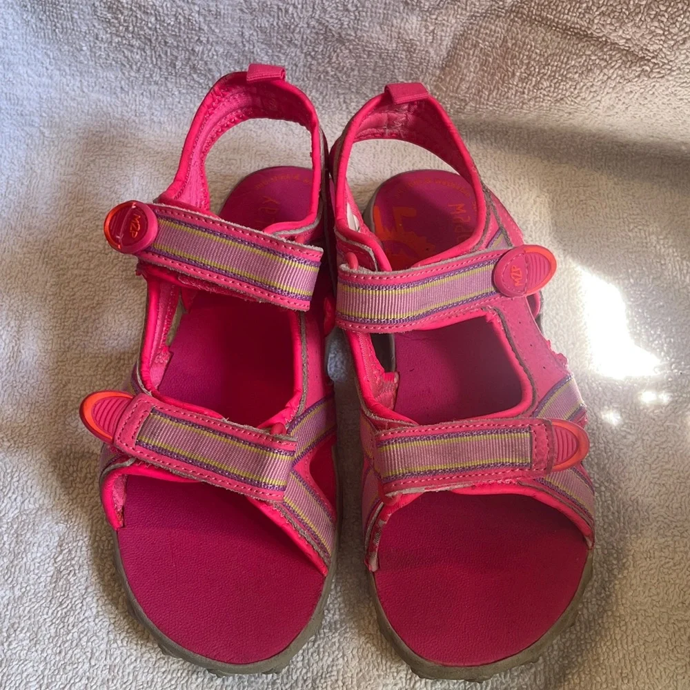 Stride Rite girls pink Sandals in size 3